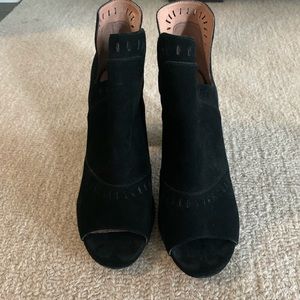 Halogen size 9 open toe bootie excellent condition